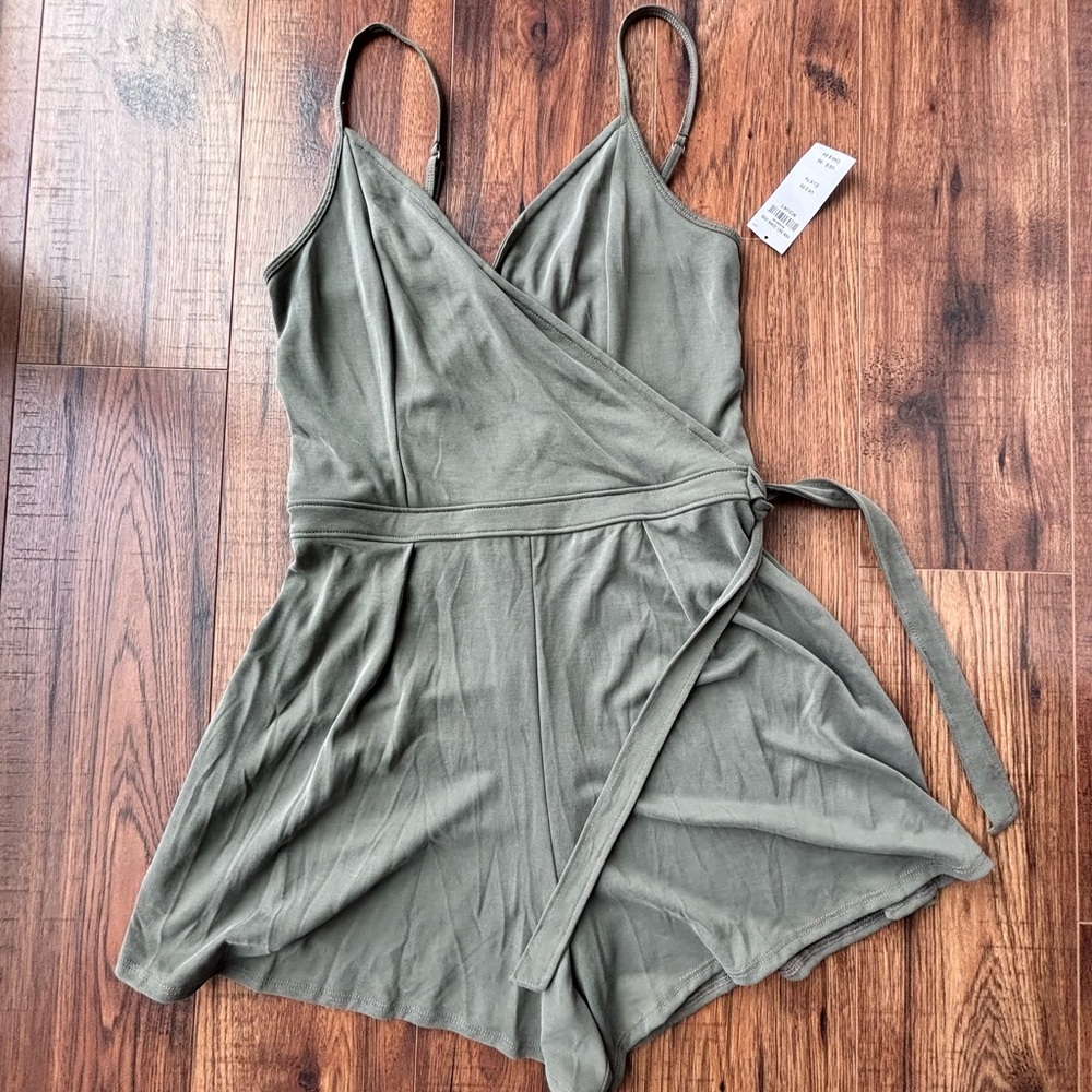Abercrombie & Fitch Green Jumpsuit with Elegant Design
